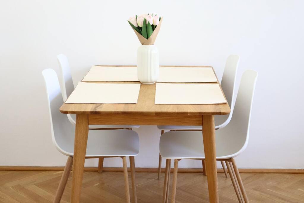 Bloom - Cozy Apartment, 5 Stops To City Center Vienna Esterno foto